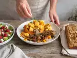 Artikel: Tagesmenü, 5. Oktober 2026: Himbeer-Ziegenkäse-Salat, Kürbisgnocchi und Bananenbrot