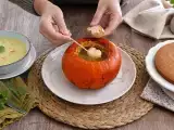 Artikel: Tagesmenü, 18. Oktober: Cremige Lauchsuppe, Kürbisfondue mit Reblochon und Apfelmus-Sojakuchen