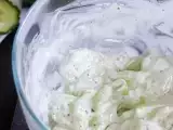 Artikel: Tzatziki wird wässrig? So bleibt der Gurken-Joghurt-Dip cremig