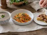 Artikel: Tagesmenü, 23. Oktober 2026: Champignonsuppe, herzhafte Waldpilz-Pasta und Zimtschnecken-Cookies