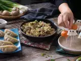 Artikel: Tagesmenü, 31. Oktober: Knusprige Gyoza, schnelle Rindfleisch-Instantnudeln und Halloween-Cake-Pops