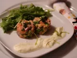 Rezept Lachs-avocado-tartar mit limetten-crème-fraiche & kleinem salat