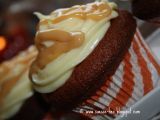 Rezept Caramel-vanille-cupcakes mit weißer-schokolade-frischkäsecreme und karamell-topping