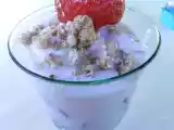 Rezept Selbstgemachter griechischer joghurt mit erdbeeren und knuspermüsli