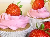 Rezept Vanille-buttermilch cupcake mit erdbeer-topping