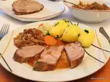 Rezept Schweinebraten klassisch mit gerösteten zwiebeln
