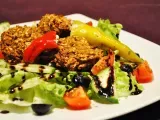 Rezept Mediterraner salatteller mit ofen-bratlingen