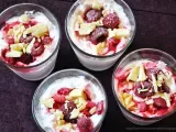 Rezept Geswirltes joghurt-himbeer-eis mit weißer schokolade