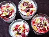 Rezept Geswirltes joghurt-himbeer-eis mit weißer schokolade