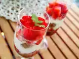 Rezept Geschichtetes erdbeer-amarettini-dessert