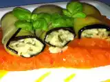Rezept Gefüllte auberginenröllchen auf paprikapüree