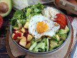 Rezept Vegetarische buddha-bowl – ein wunderschön ausgewogener und farbenfroher salat!