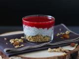 Rezept Verrines aus chia-pudding mit kokosmilch, himbeeren und müsli