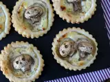Rezept Halloween-törtchen mit pilzen und knoblauch-kräuter-käse