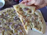 Rezept Einfache focaccia mit zwiebeln und rosmarin
