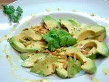 Rezept Avocadosalat mit senfdressing, pinienkernen und frischem koriander