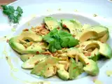 Rezept Avocadosalat mit senfdressing, pinienkernen und frischem koriander