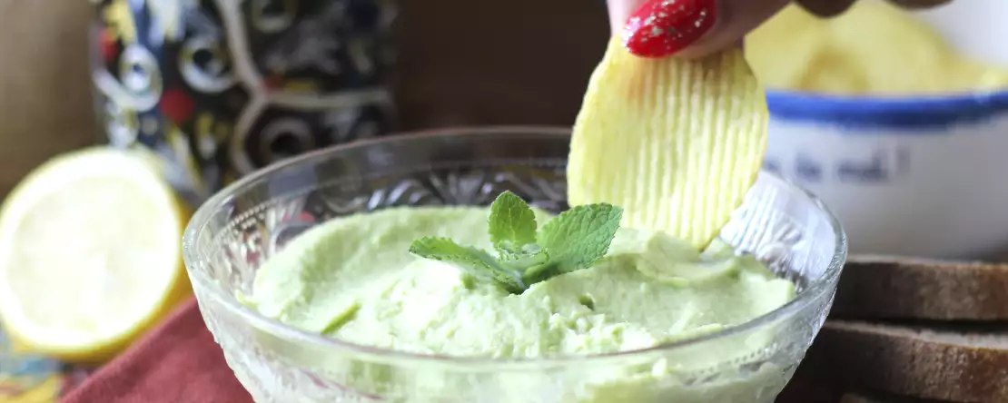 Cremige avocado-mayonnaise mit hartgekochtem ei - ohne rohes ei
