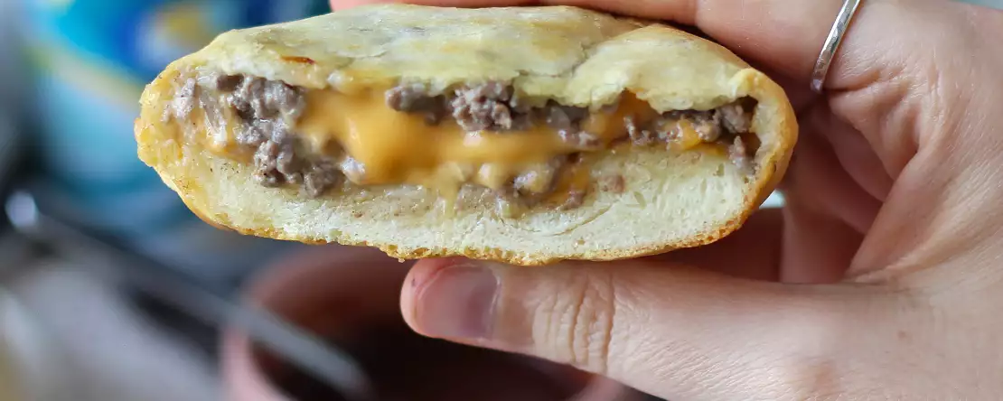 Burgerbrötchen aus der heißluftfritteuse: ideal für ein schnelles und leckeres abendessen