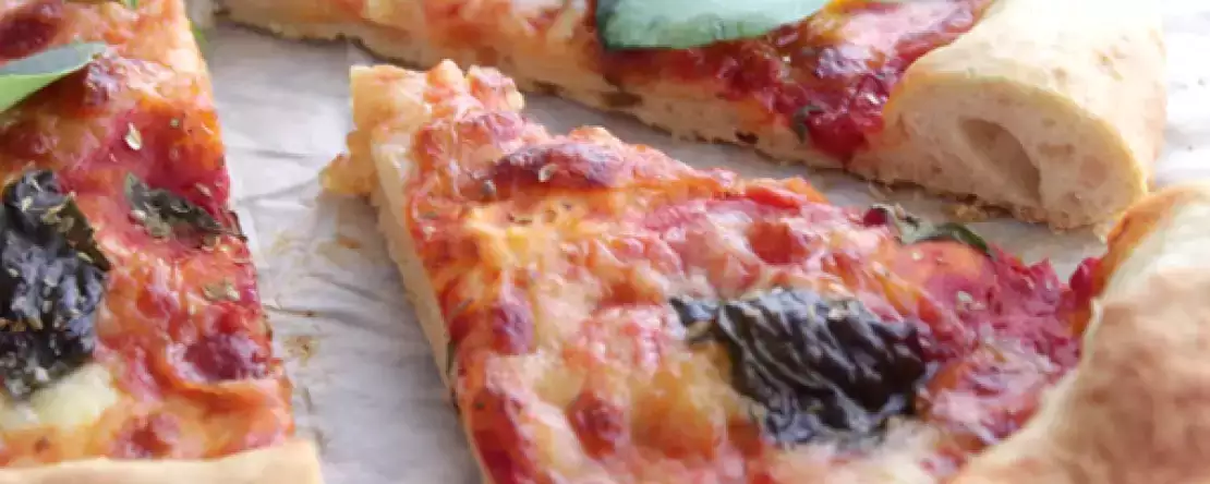 Saftige pizza margherita