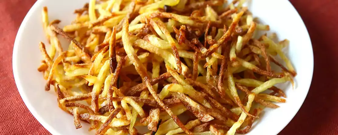 Kartoffelchips aus der heißluftfritteuse - so knusprig, dass sie nicht glauben werden, dass sie selbst gemacht sind