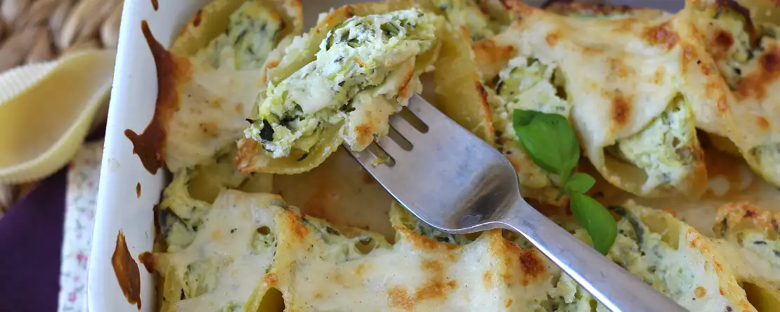 Conchiglioni gefüllt mit ricotta, zucchini und zitrone: cremig und gratiniert im ofen