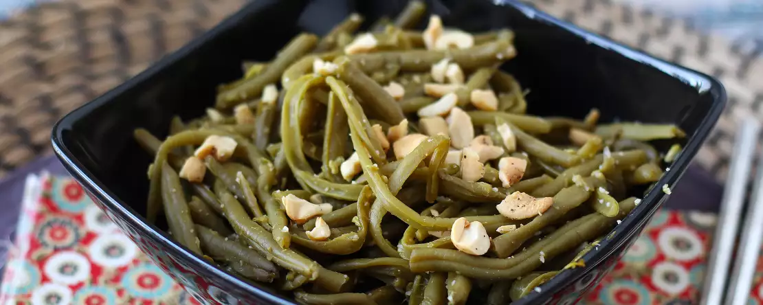 Grüne bohnen mit thai-soße aus der heißluftfritteuse