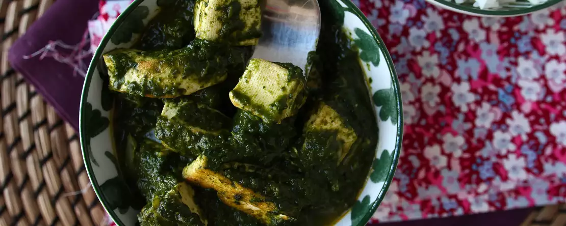 Palak tofu: indisches curry mit spinat und tofu