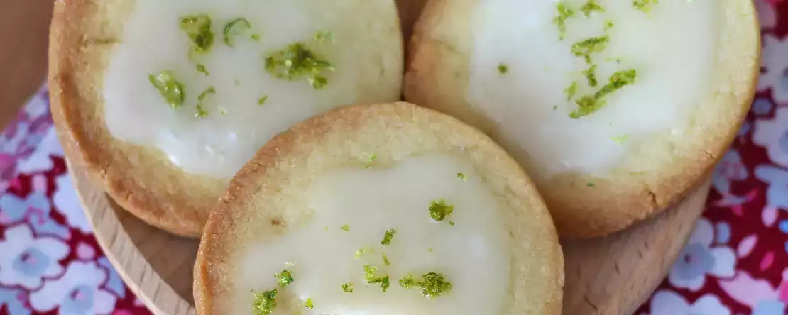 Limettenkekse mit zuckerguss : einfaches und knuspriges rezept