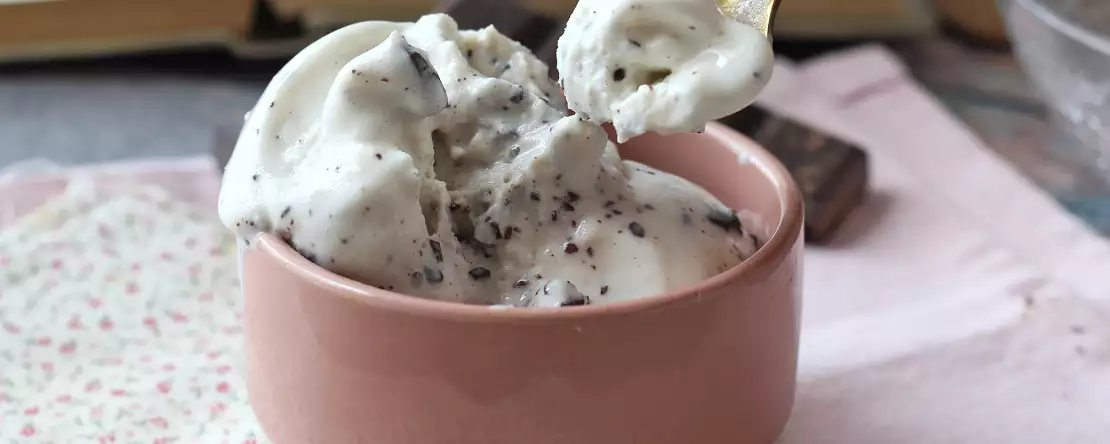 Stracciatella-eis aus der ninja creami : rezept mit skyr