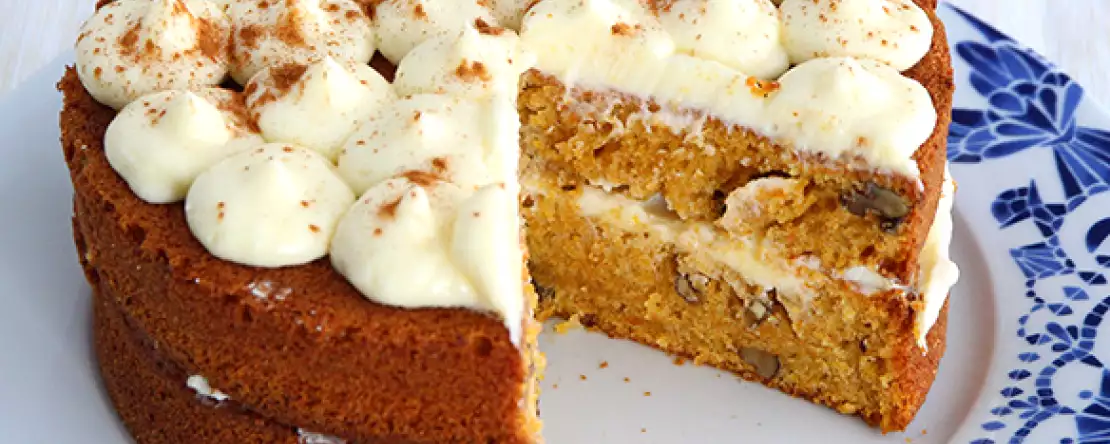 Carrot Cake mit Walnüssen : saftiger Karottenkuchen