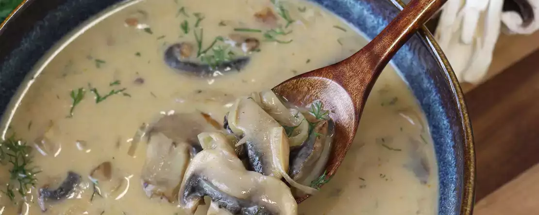 Ungarische Pilzsuppe mit Paprika und Dill : cremig und einfach