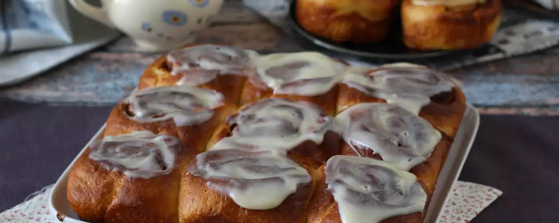 Zimtschnecken mit Frischkäse-Frosting : fluffige Cinnamon Rolls