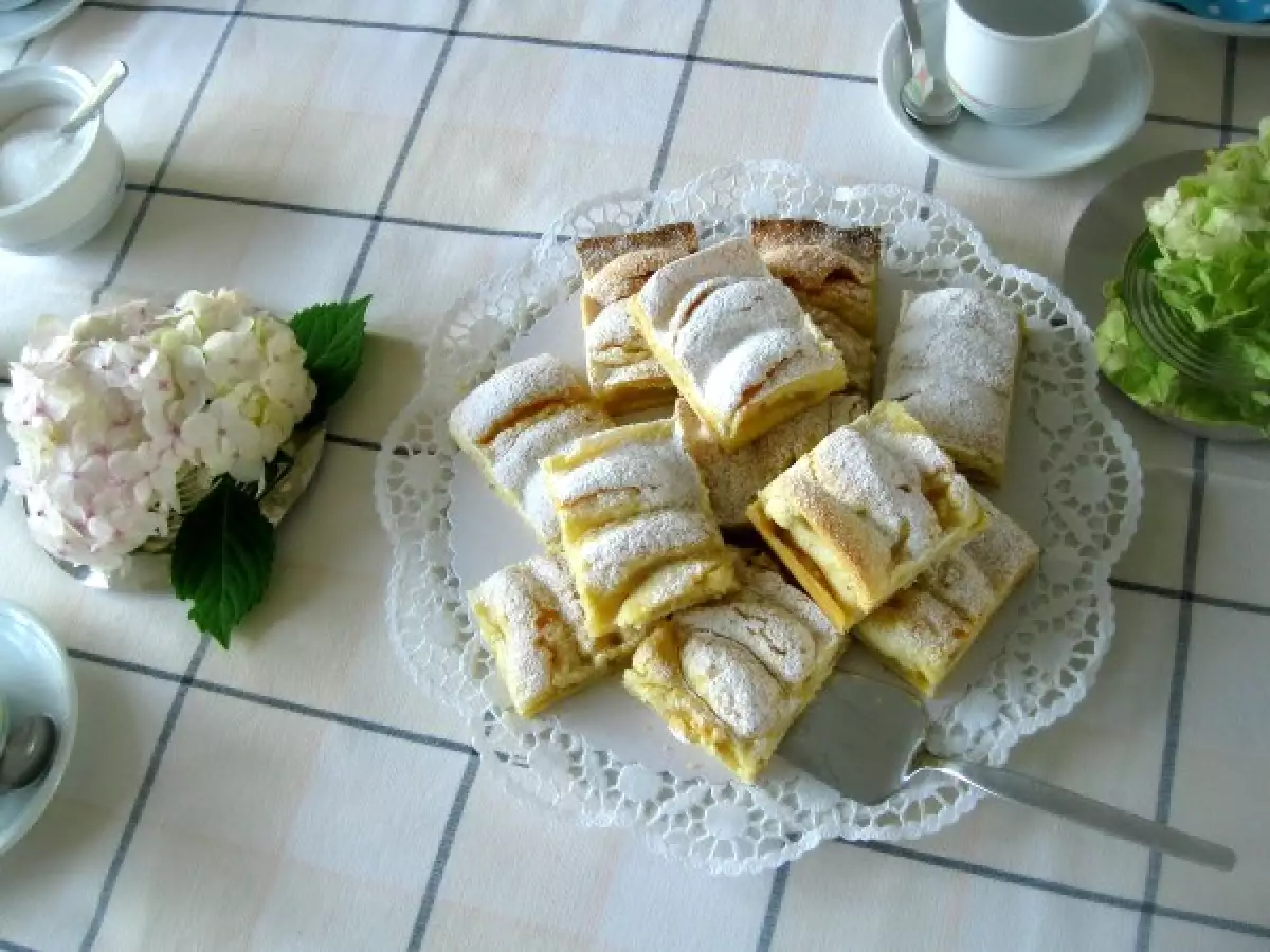 Rezept Apfelkuchen. vom blech. oben und unten mürbeteig. das rezept!