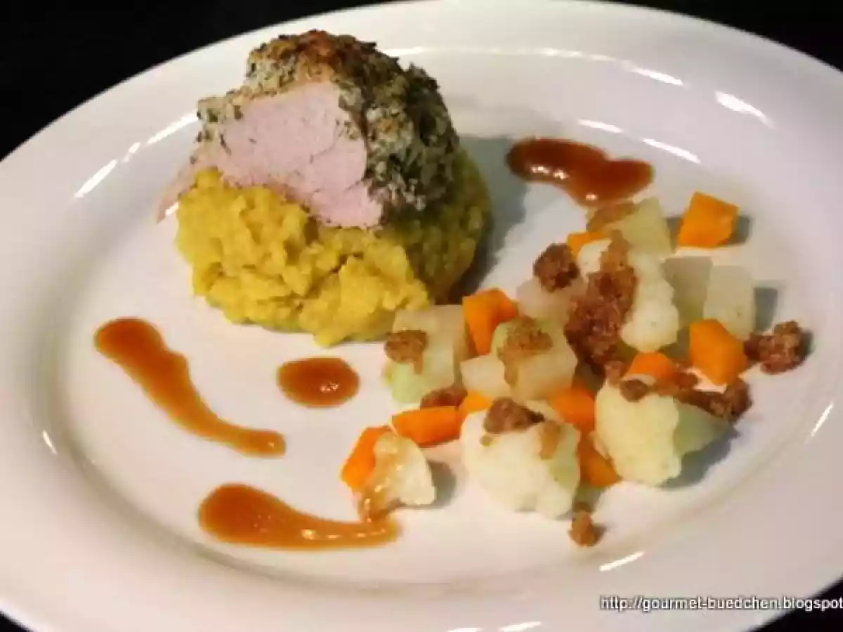 Es wird würzig, Schweinefilet im Kräutermantel, Blumenkohlcurrypüree usw. usw….würzig halt...
