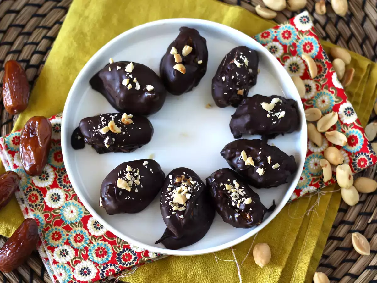 Rezept Selbstgemachte snickers: datteln, erdnüsse und schokolade – der gesunde snack ohne zuckerzusatz