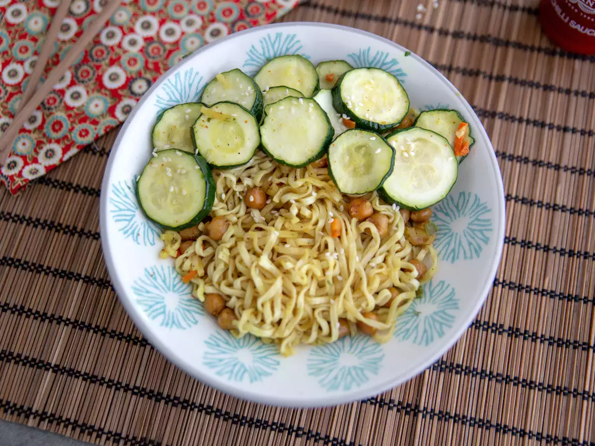 Rezept Gebratene chinesische nudeln mit gerösteten kichererbsen und zucchini
