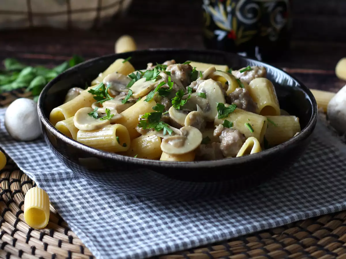 Rezept Cremige nudeln mit champignons und wurst
