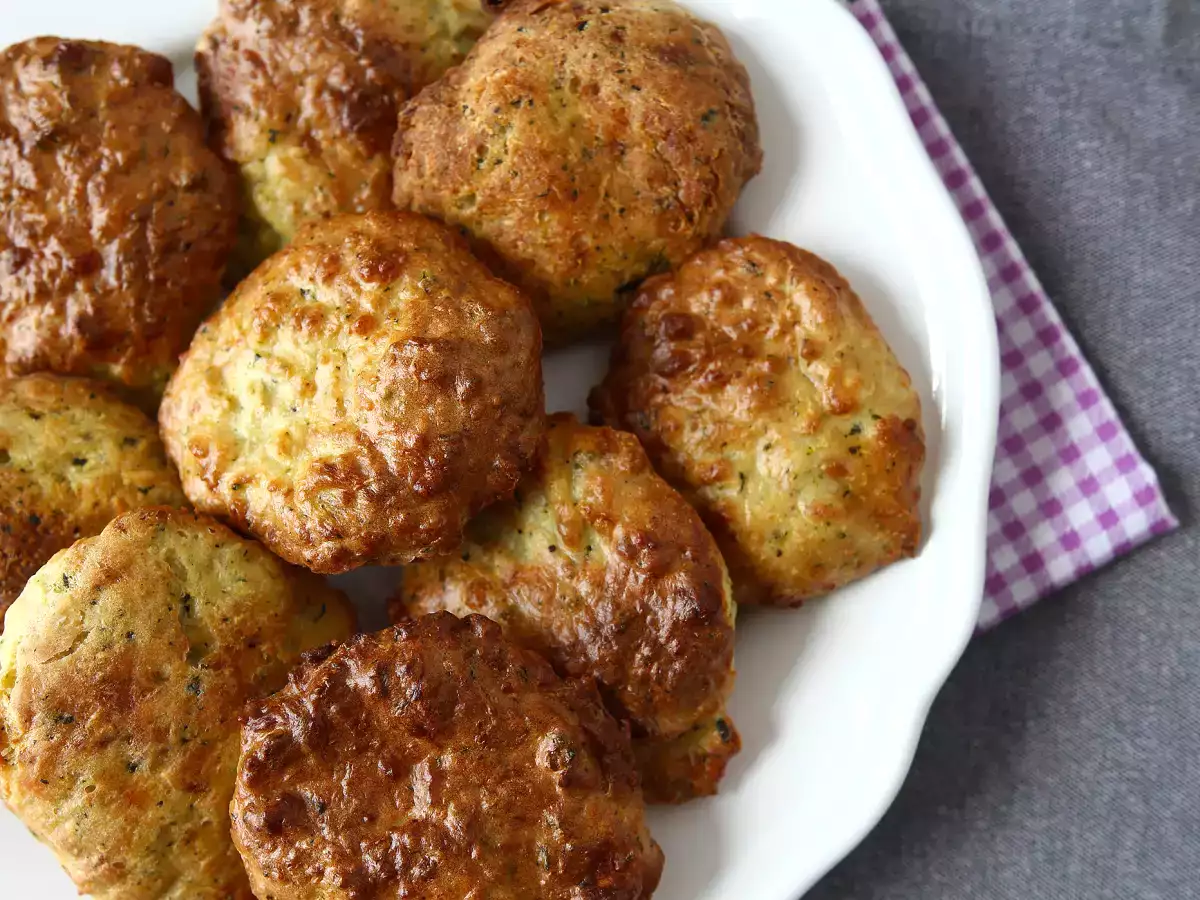 Rezept Air fryer zucchini beignets mit joghurt-feta-sauce