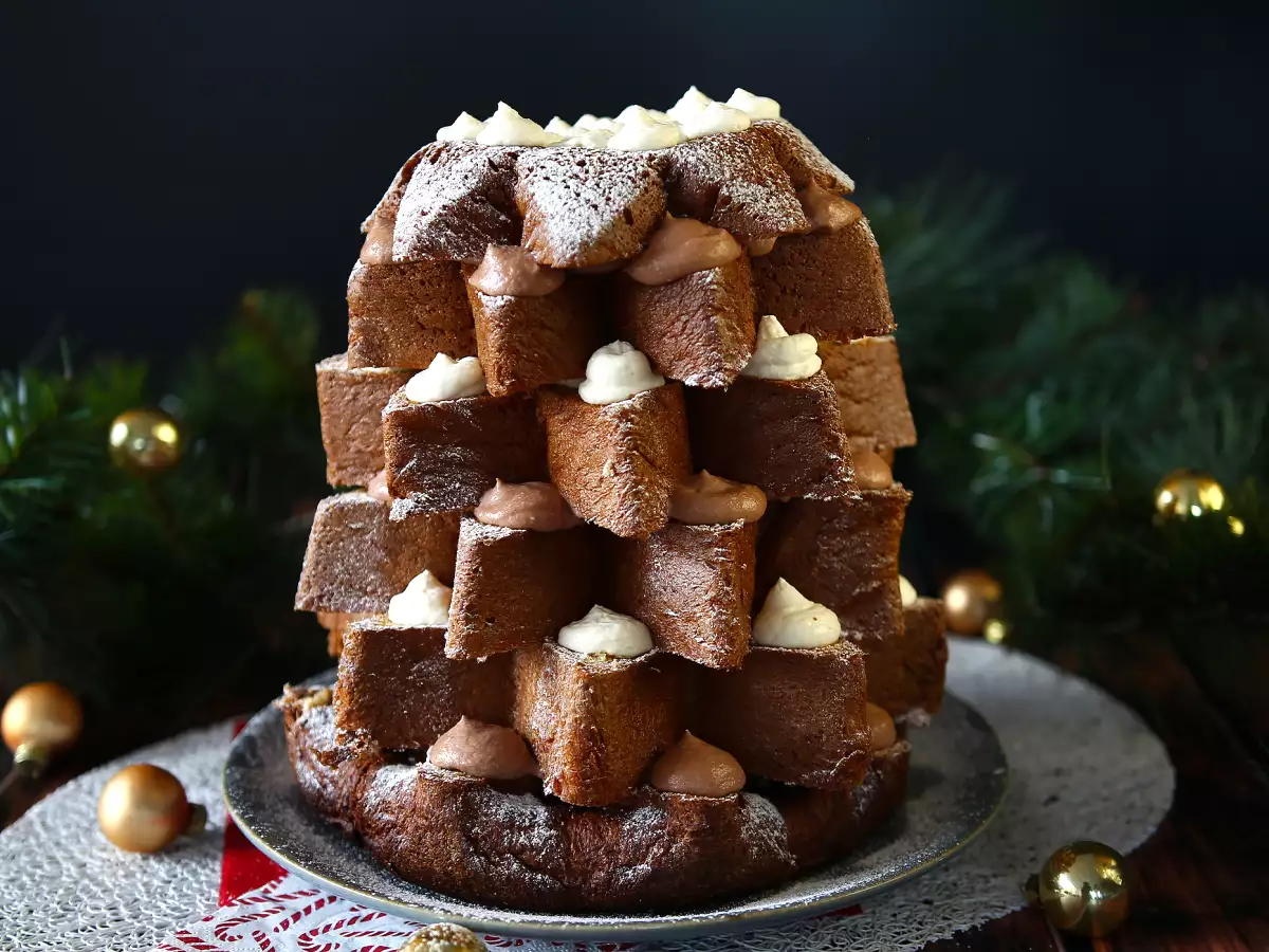 Rezept Pandoro-brioche gefüllt mit nutella- und vanillecreme in form eines weihnachtsbaums