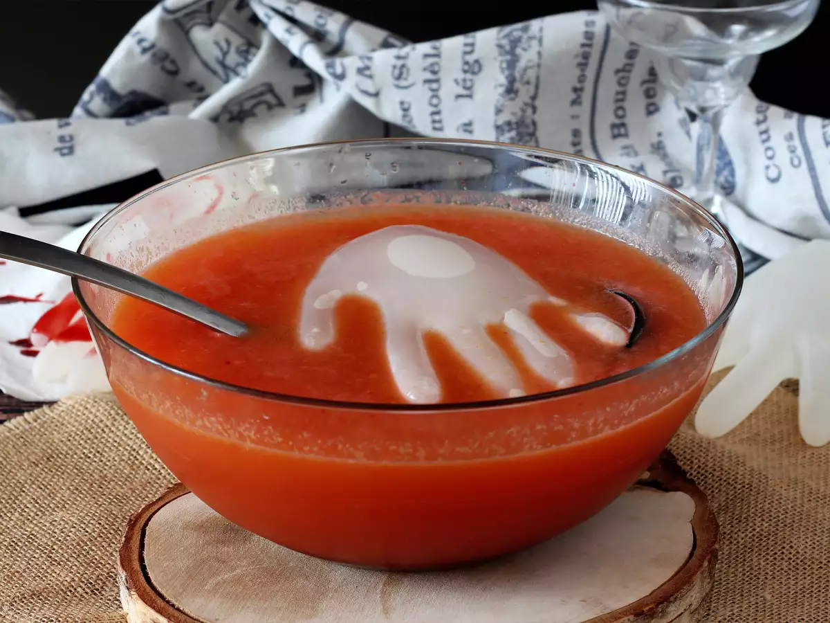 Rezept Halloween-cocktail mit eiswürfel in handform – einfache anleitung!