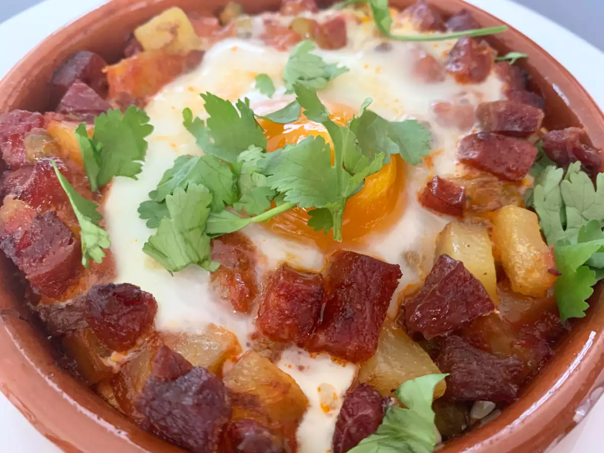 Rezept Eier nach flamenco-art mit kartoffeln und chorizo-wurst