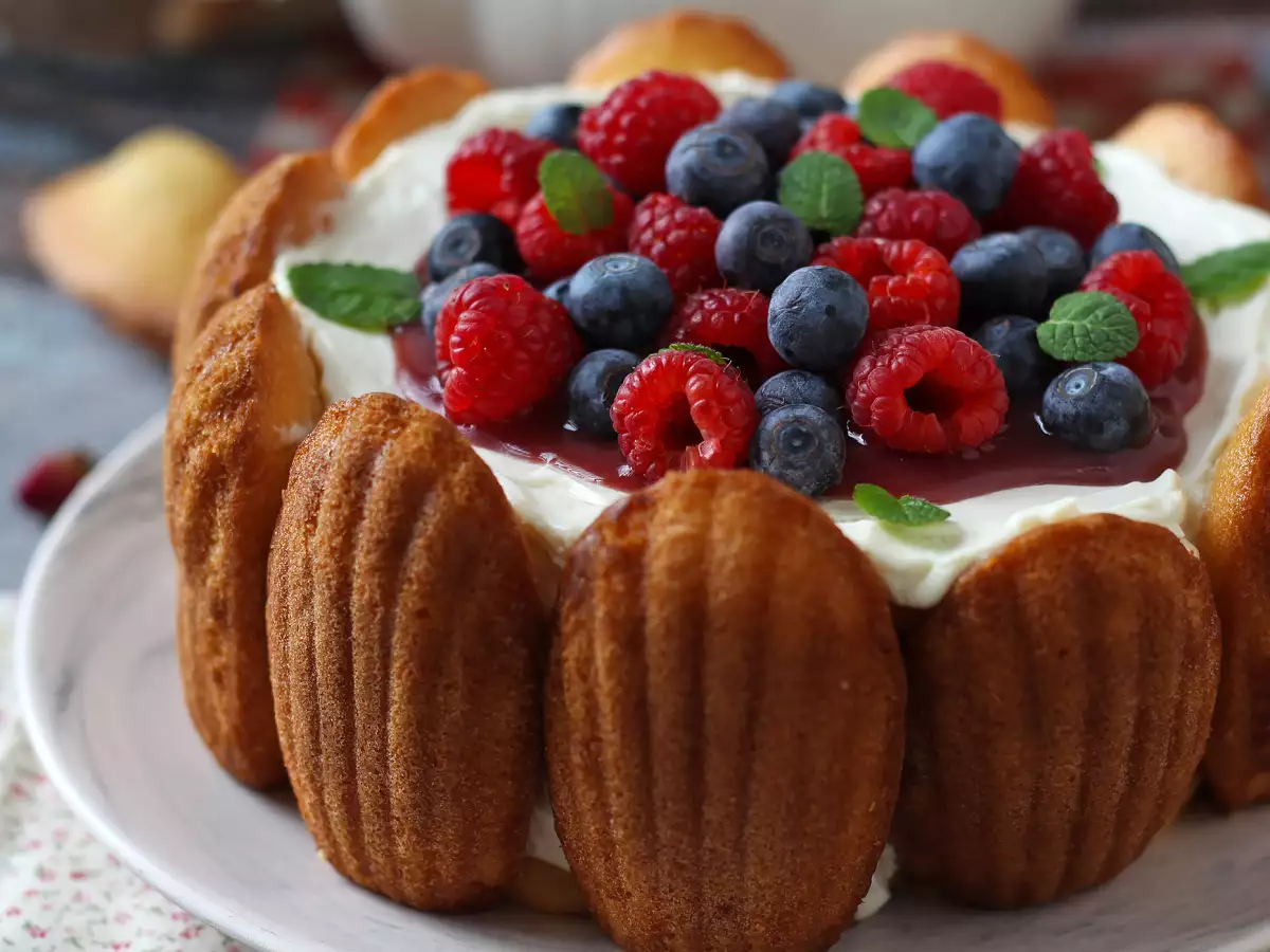 Rezept Charlotte mit roten früchten und madeleines