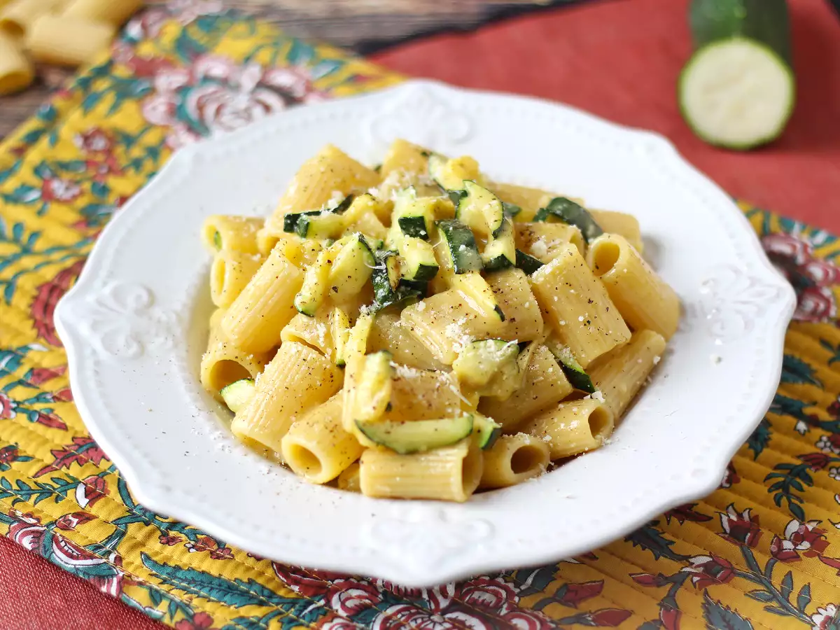 Rezept Zucchini-carbonara: das leicht zu machende vegetarische rezept