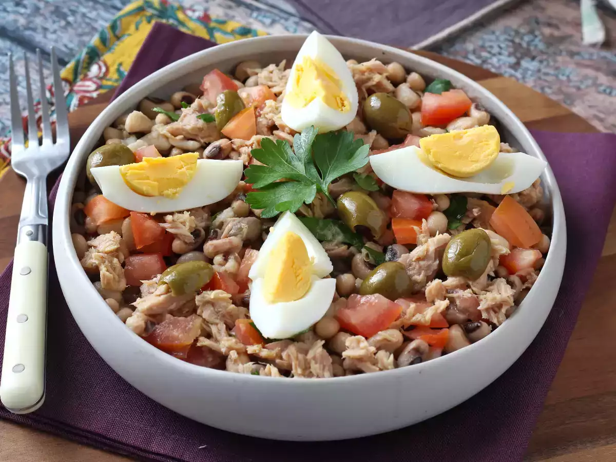 Rezept Nivea-salat (hornbohnen) mit thunfisch, eiern und oliven: der portugiesische klassiker!