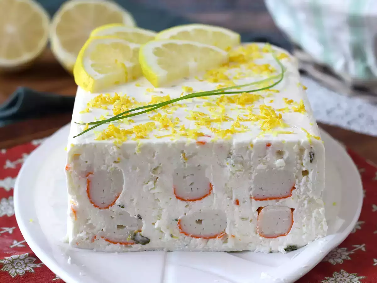 Rezept Surimi-terrine ohne kochen: eine einfache kalte vorspeise, perfekt für den sommer