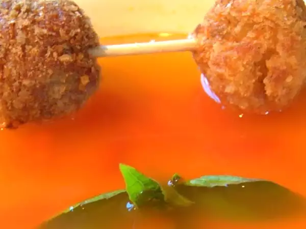 Rezept Paprikabrühe mit zweierlei geflügelpralinen