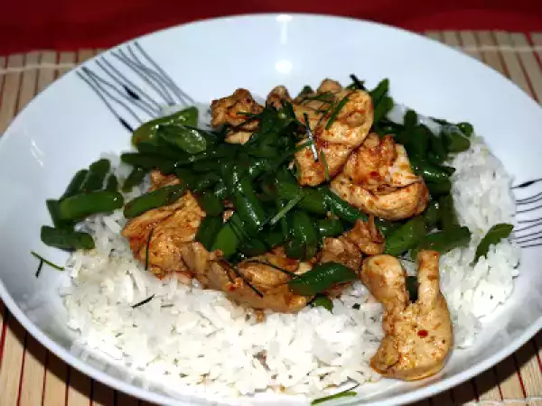 Rezept Pfannengerührtes huhn mit thai-bohnen (phad tua fak yao gai)