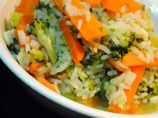 Rezept Bunter gemüsereis mit möhren und brokkoli