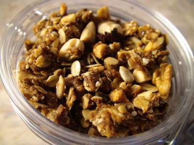 Rezept Nachgekocht: selbst gemachtes power-granola (knuspermüsli)